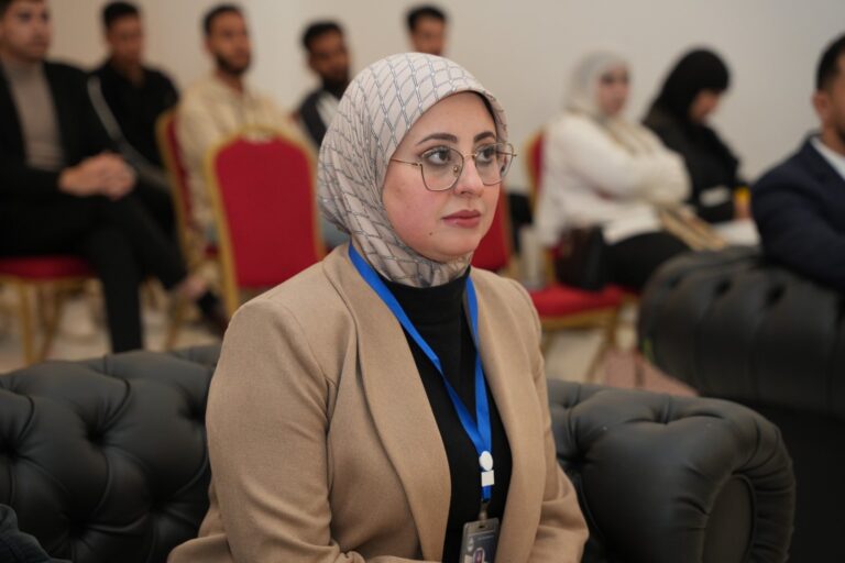 جلسة حوارية بعنوان “الأخبار المضللة: الإطار القانوني والمسؤولية القانونية في الفضاء الرقمي