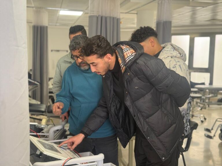 الزيارات الميدانيه لطلبة الفصل الرابع  كلية العلاج الطبيعي