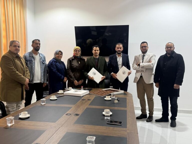 توقيع اتفاقية تعاون وشراكة علمية بين نقابة صيادلة بنغازي الكبري