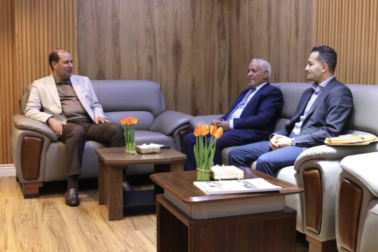 وزير التعليم العالي والبحث العلمي يناقش مع رئيس جامعة السلام الدولية منح الإذن لإنطلاق برنامج الماجستير في الجامعة