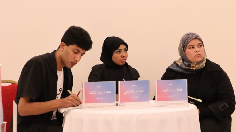 ورشة التفكير النقدي عبر المناظرات