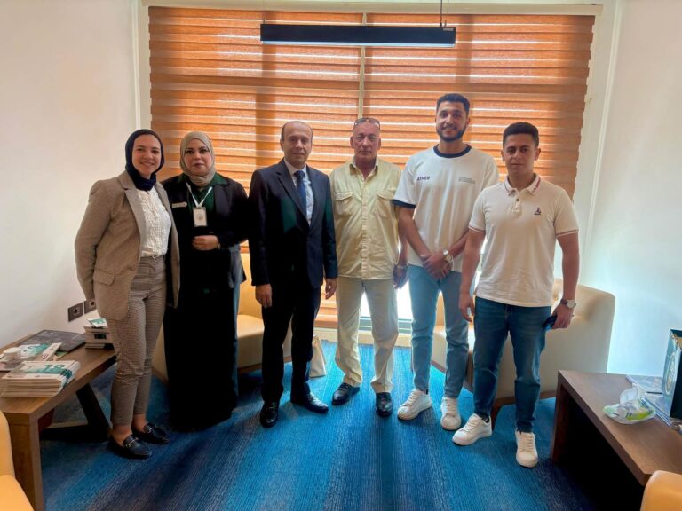 وفد من جامعة السلام الدولية  ورئيس اتحاد الطلبة المصريين