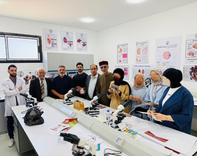كلية الصيدلة بجامعة السلام الدولية باستقبال كلٍّ من الدكتور عوض القويري، رئيس الهيئة الليبية للسكري، والبروفيسور مفتاح عبد الحميد الفلاح، استشاري طب الأطفال وأستاذ كلية الطب البشري بجامعة بنغازي
